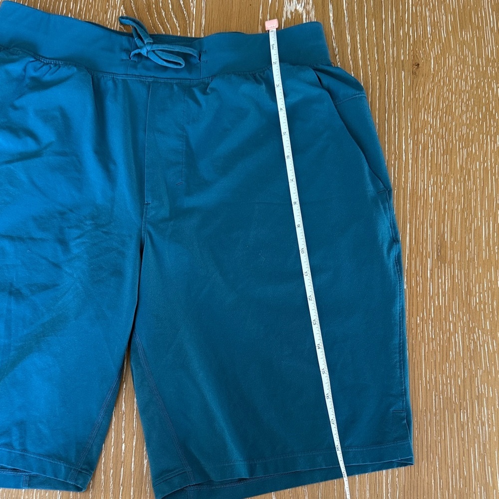 Lululemon T.H.E. Shorts 9" Athletic Shorts - Picture 3 of 9